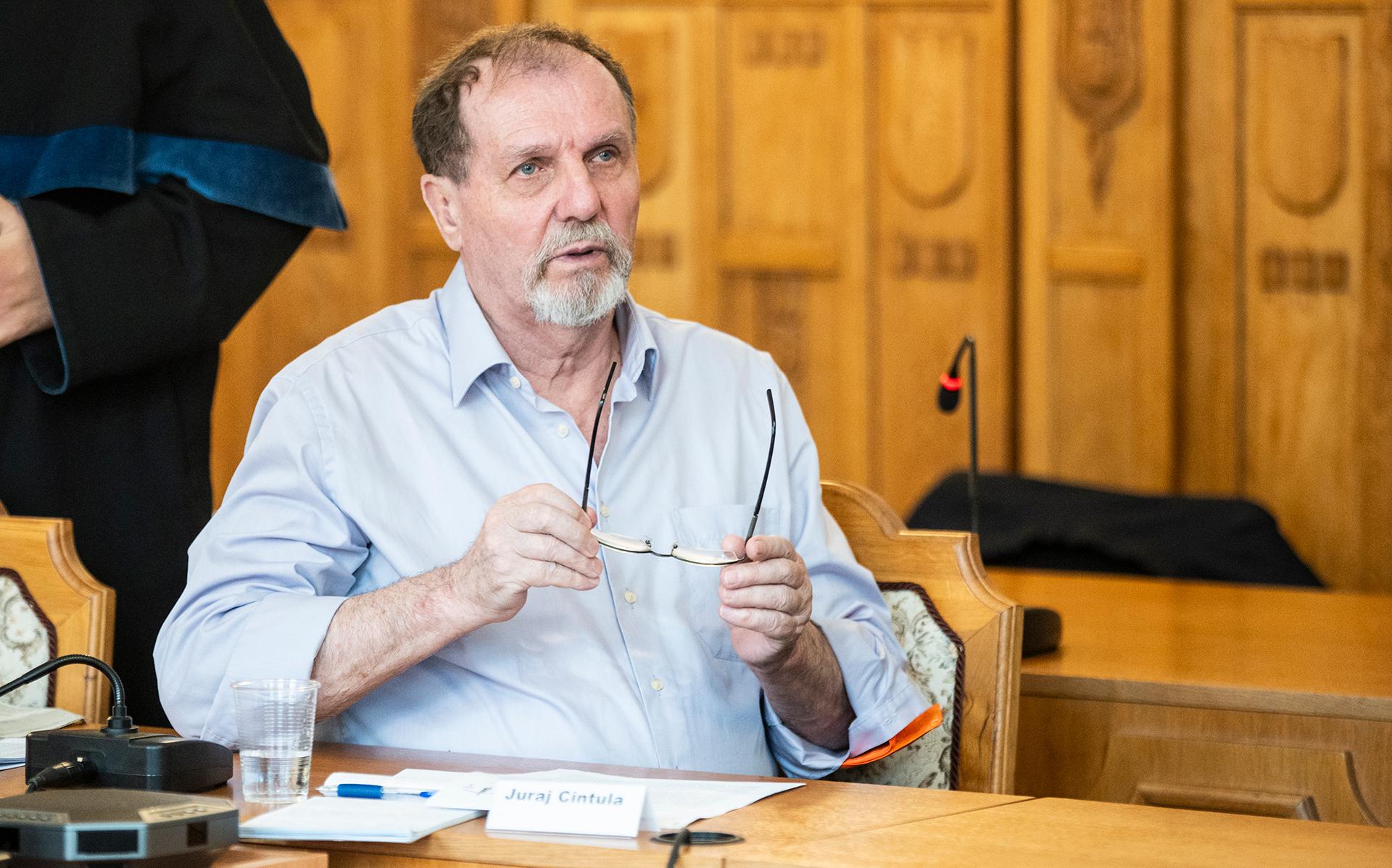 Суд приговорил совершившего покушение на Фицо к 21 году лишения свободы смотреть онлайн