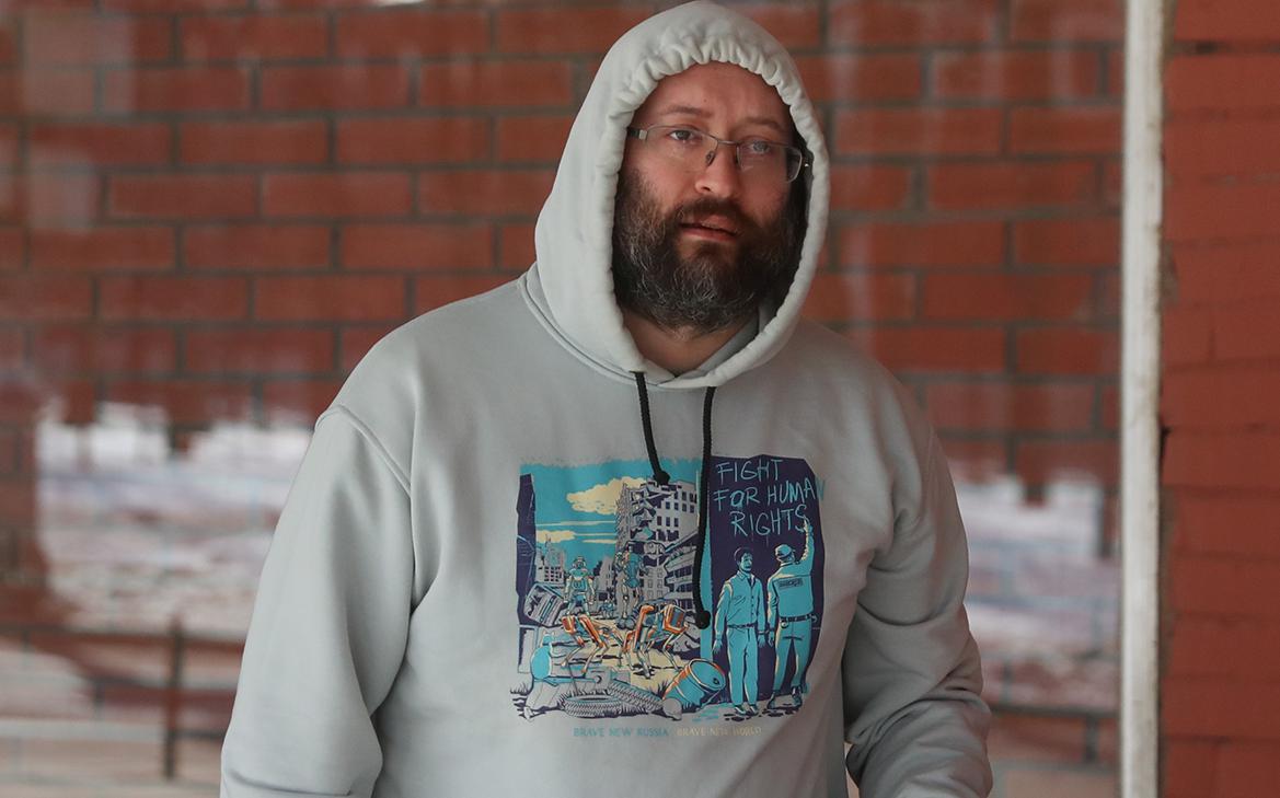 Суд приговорил Илью Азара к четырем годам колонии заочно смотреть онлайн