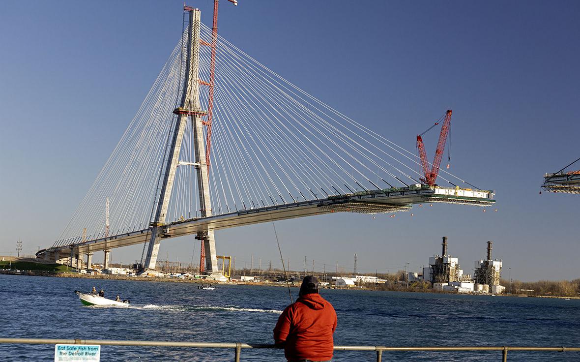 Bloomberg узнал, что было до угроз Трампа сорвать открытие моста в Канаду смотреть онлайн