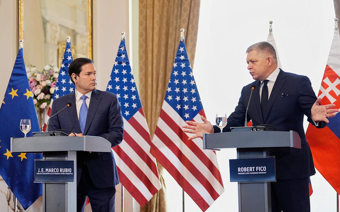 Фицо заявил о шантаже Венгрии из-за остановки поставок нефти по «Дружбе»