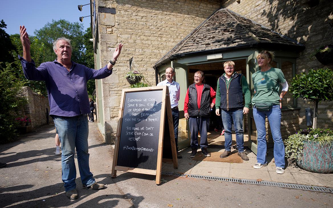 Телеведущий Кларксон запретил ходить в свой паб депутатам-лейбористам