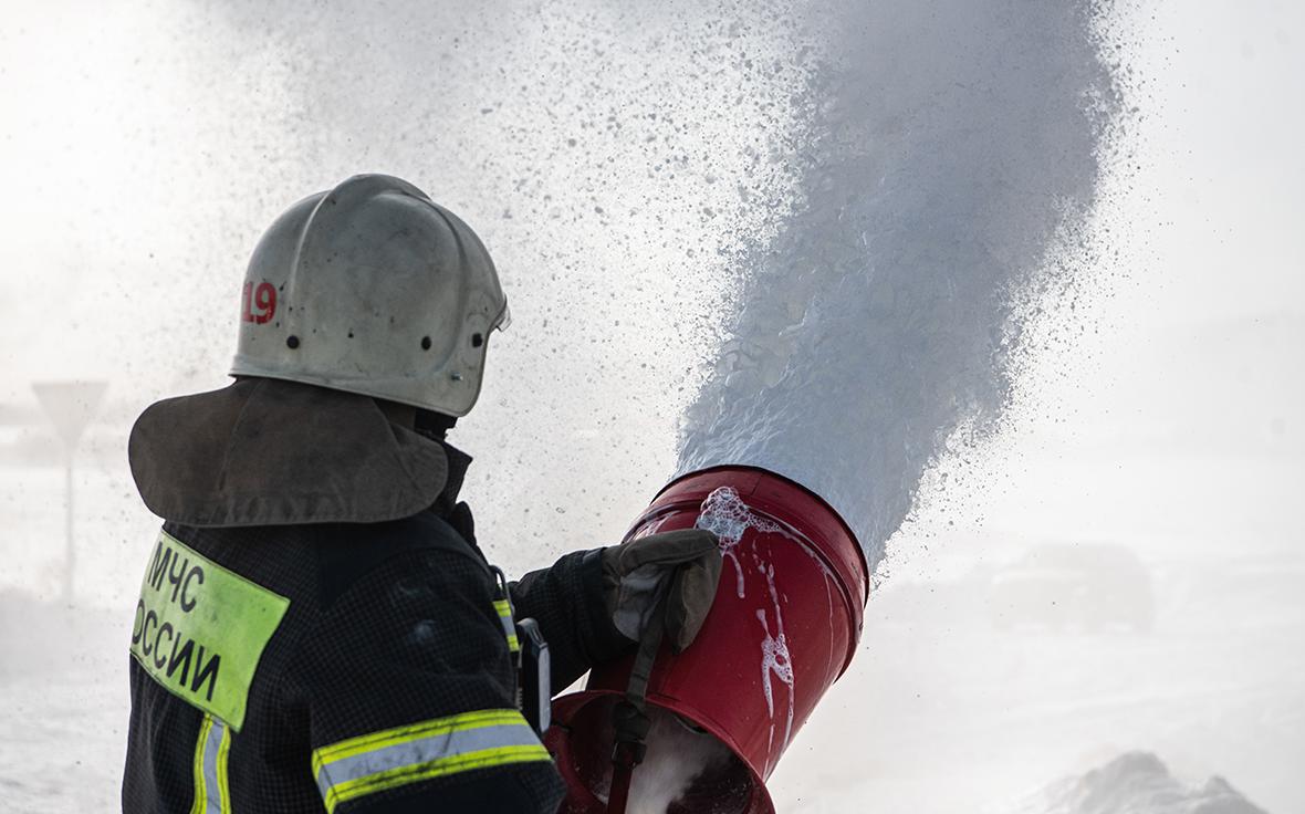 В Краснодарском крае обломки дронов упали на территории НПЗ смотреть онлайн