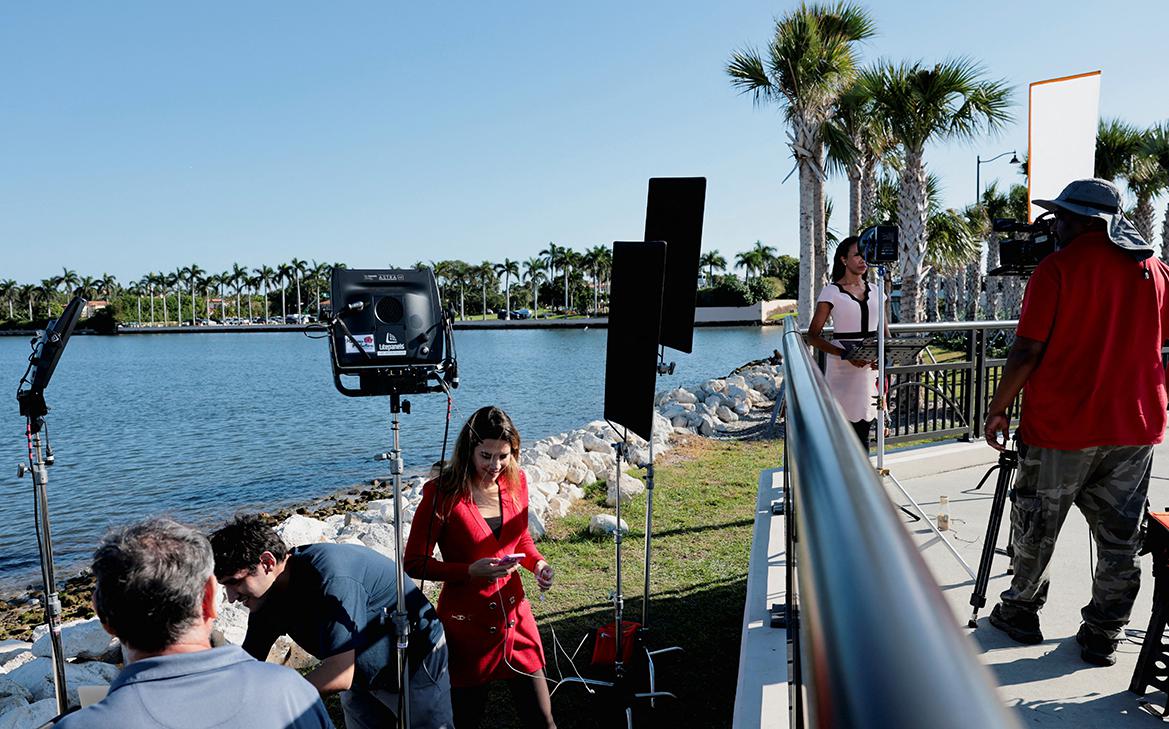 Трамп велел журналистам перекусить, пока идут переговоры с Зеленским смотреть онлайн